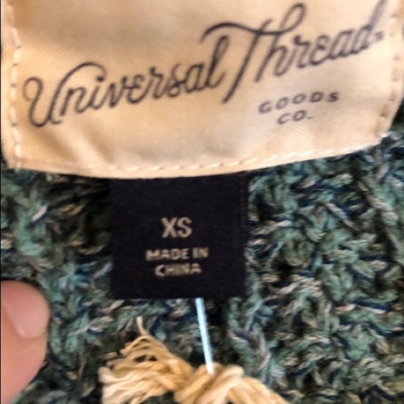 Universal Tread/ NWT/ Cropped Sweater /XS - Picture 7 of 10